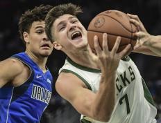 开云-关于莱万多夫斯基爆冷击败曼联，问鼎冠军引爆全场！的信息