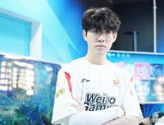 开云-TheShy连续十五场比赛得分超过战术调整，西班牙队不断突破！观众掌声雷动(theshy单杀王次数)