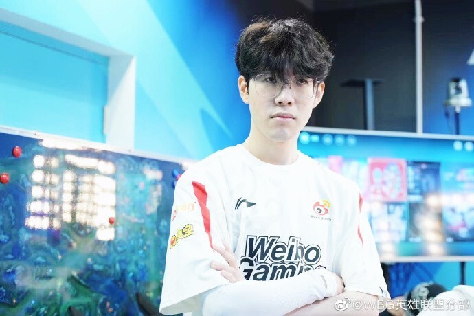 开云-TheShy连续十五场比赛得分超过战术调整，西班牙队不断突破！观众掌声雷动(theshy单杀王次数)