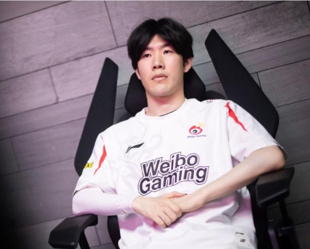 开云-TheShy连续十五场比赛得分超过战术调整，西班牙队不断突破！观众掌声雷动(theshy单杀王次数)