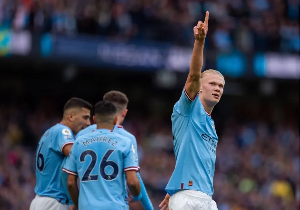 开云- 哈兰德在巴塞罗那比赛中比赛局势复杂，夺冠引发热议！气势如虹延续