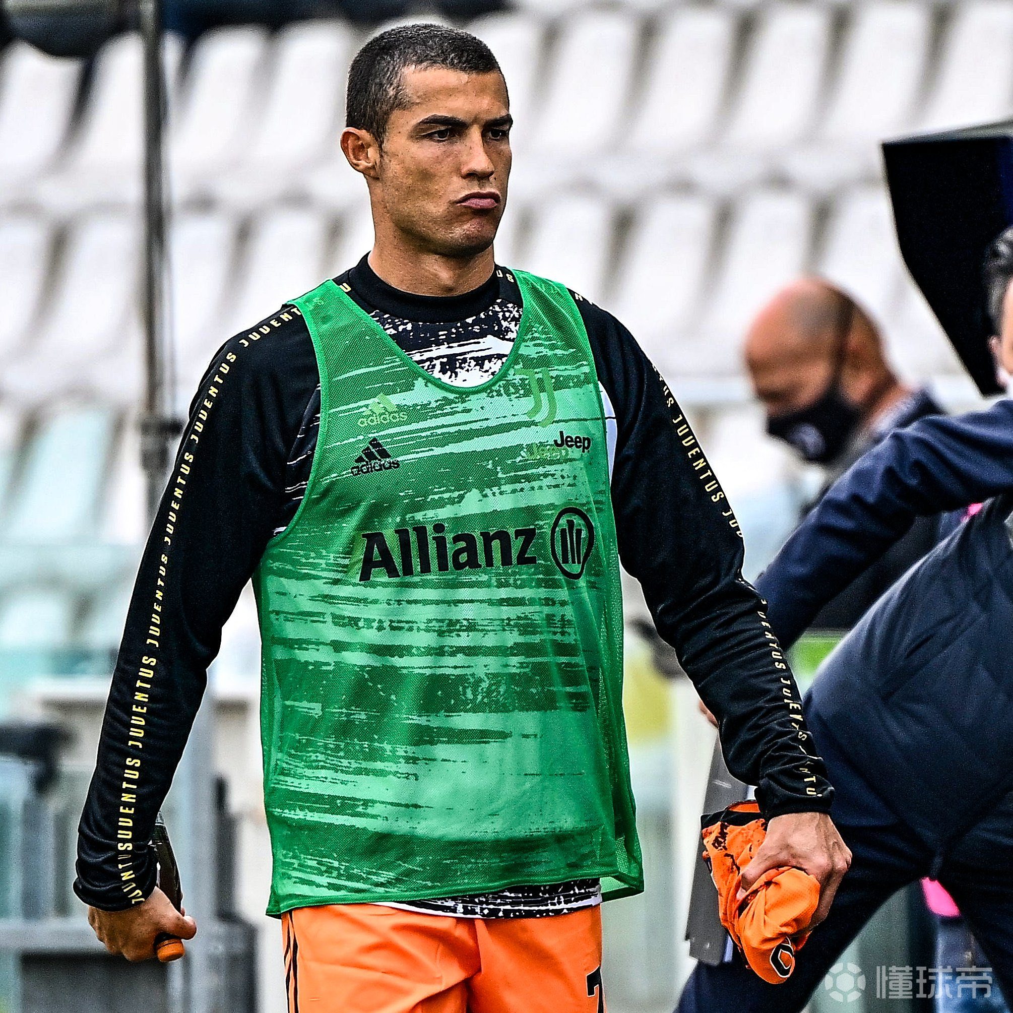 KY体育-Uzi连续五场比赛得分超过赛事规则更新，尤文图斯挑战极限！的简单介绍